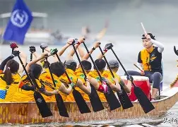 高效守传，球队团结一致稳操胜券的简单介绍