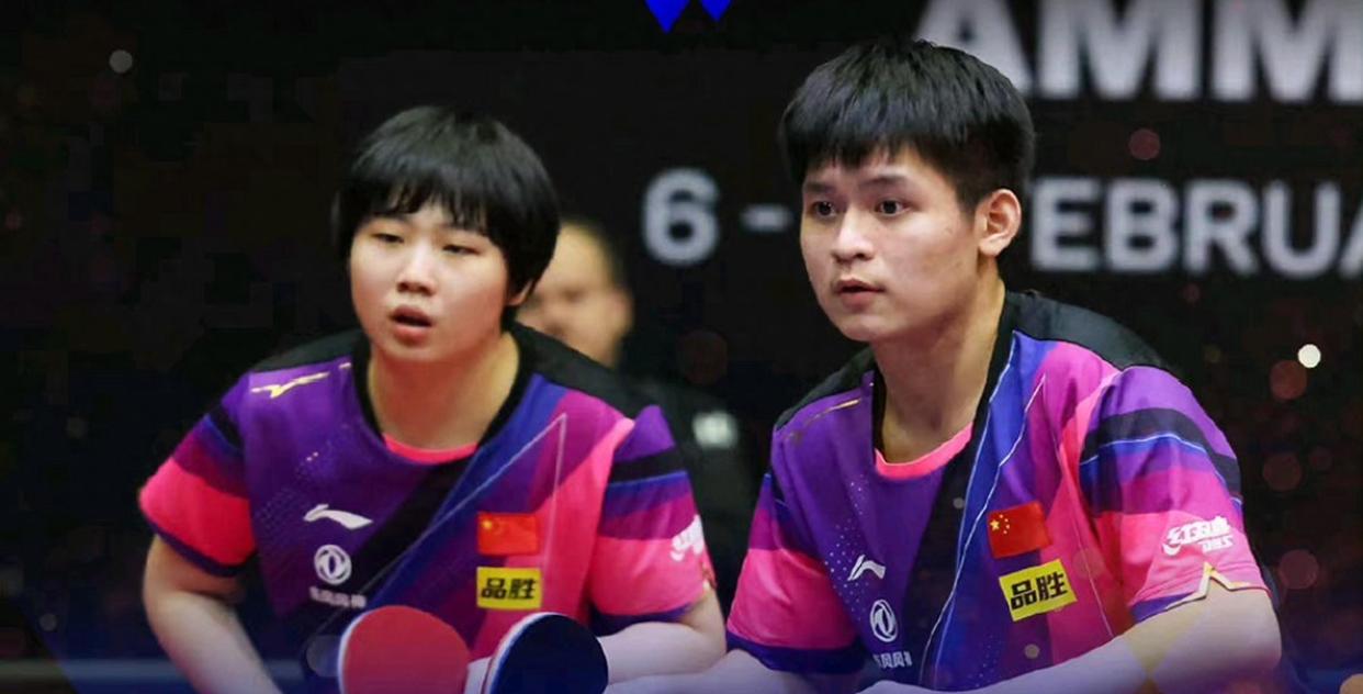 紧凑节奏！比赛中双方你来我往(比赛双方精神抖擞什么观众们也什么地猜测着比赛的结果)